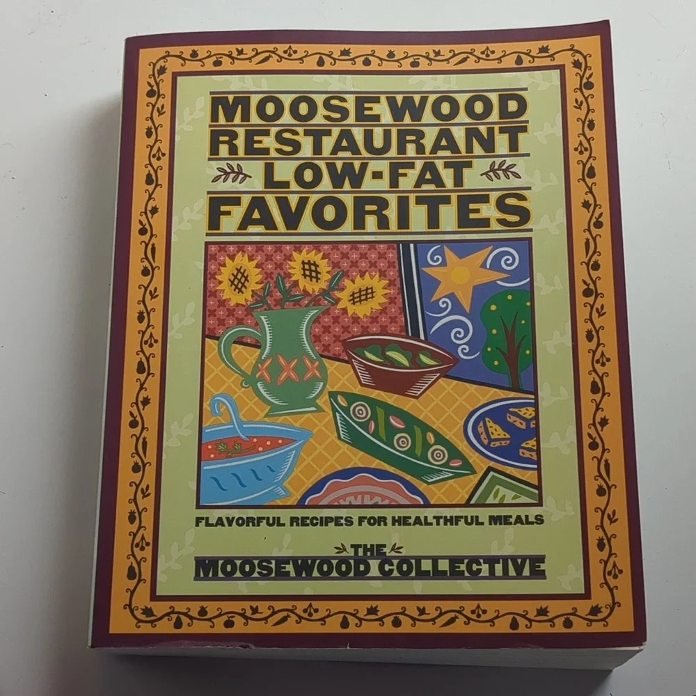 Moosewood Restaurant Low-Fat Favorites Cookbook - Picture 9 of 9